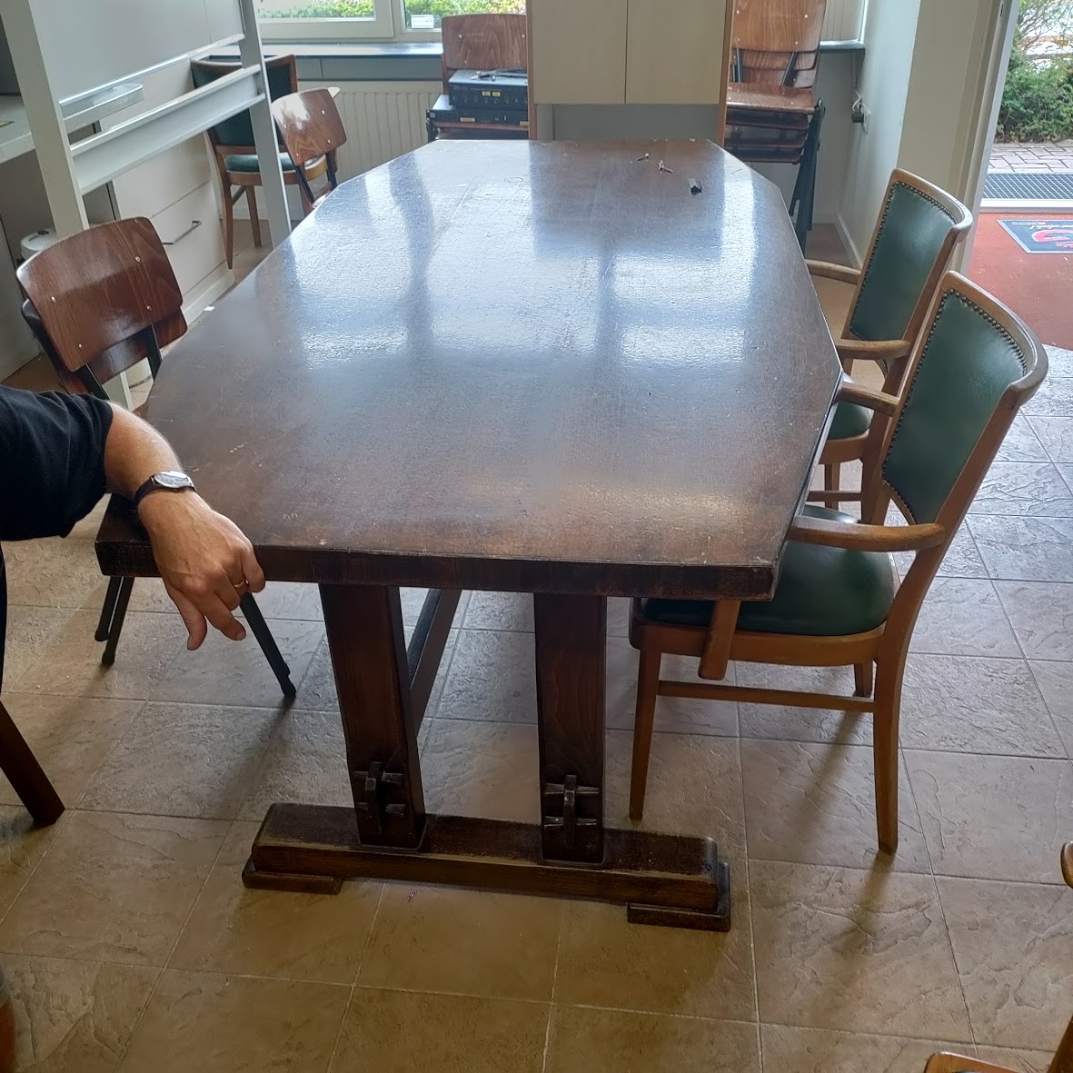 Grote eikenhouten tafel gratis af te halen